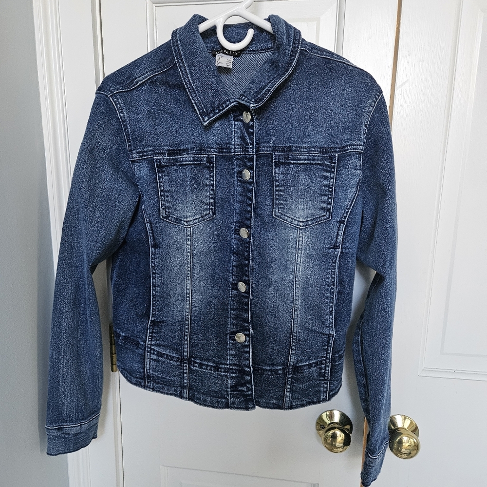 NWOT Venus jean jacket